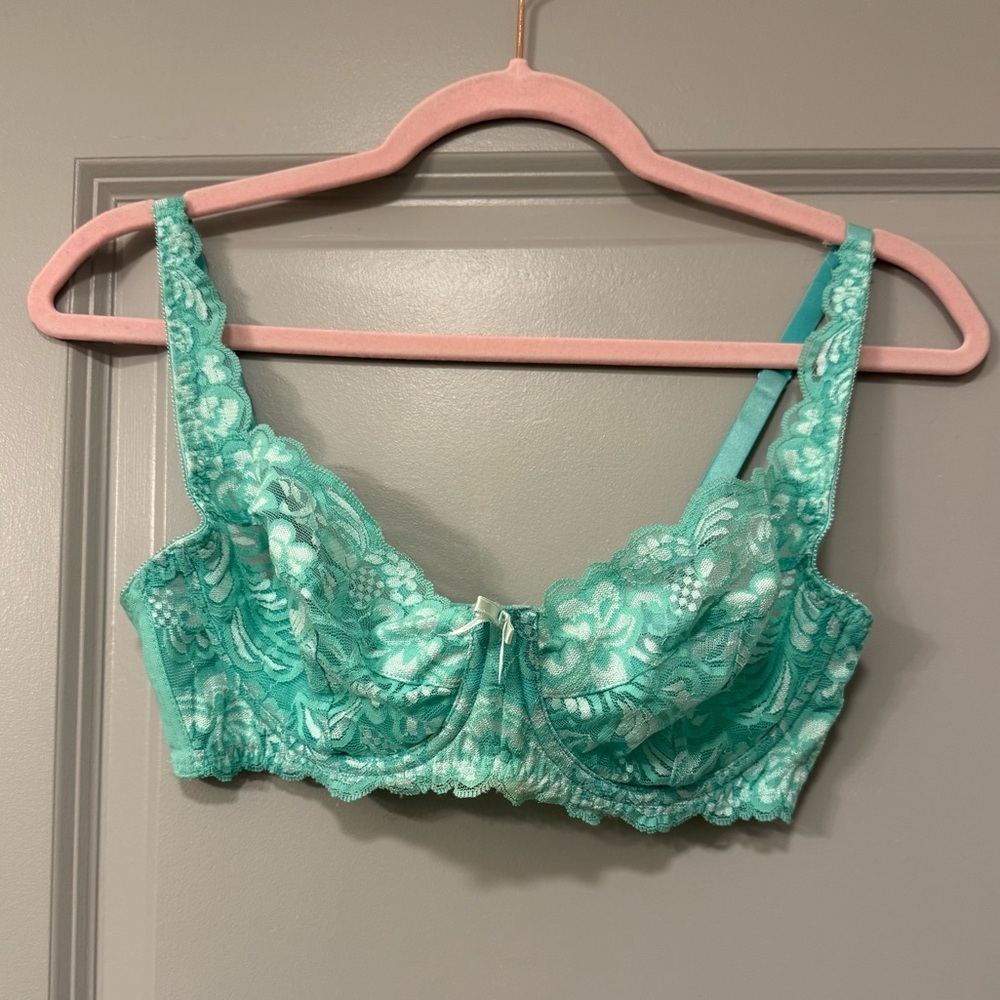 Frederick’s of Hollywood Unlined Lace Bra 34DD Mint Green Underwire